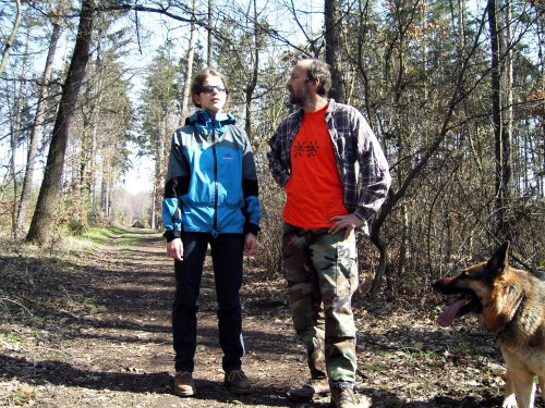 foto - Kamča, já a Dag v lese v rozhovoru