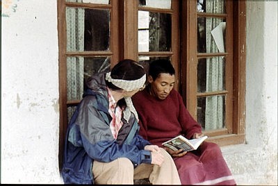 foto - Helena s Lámou v Tibetu